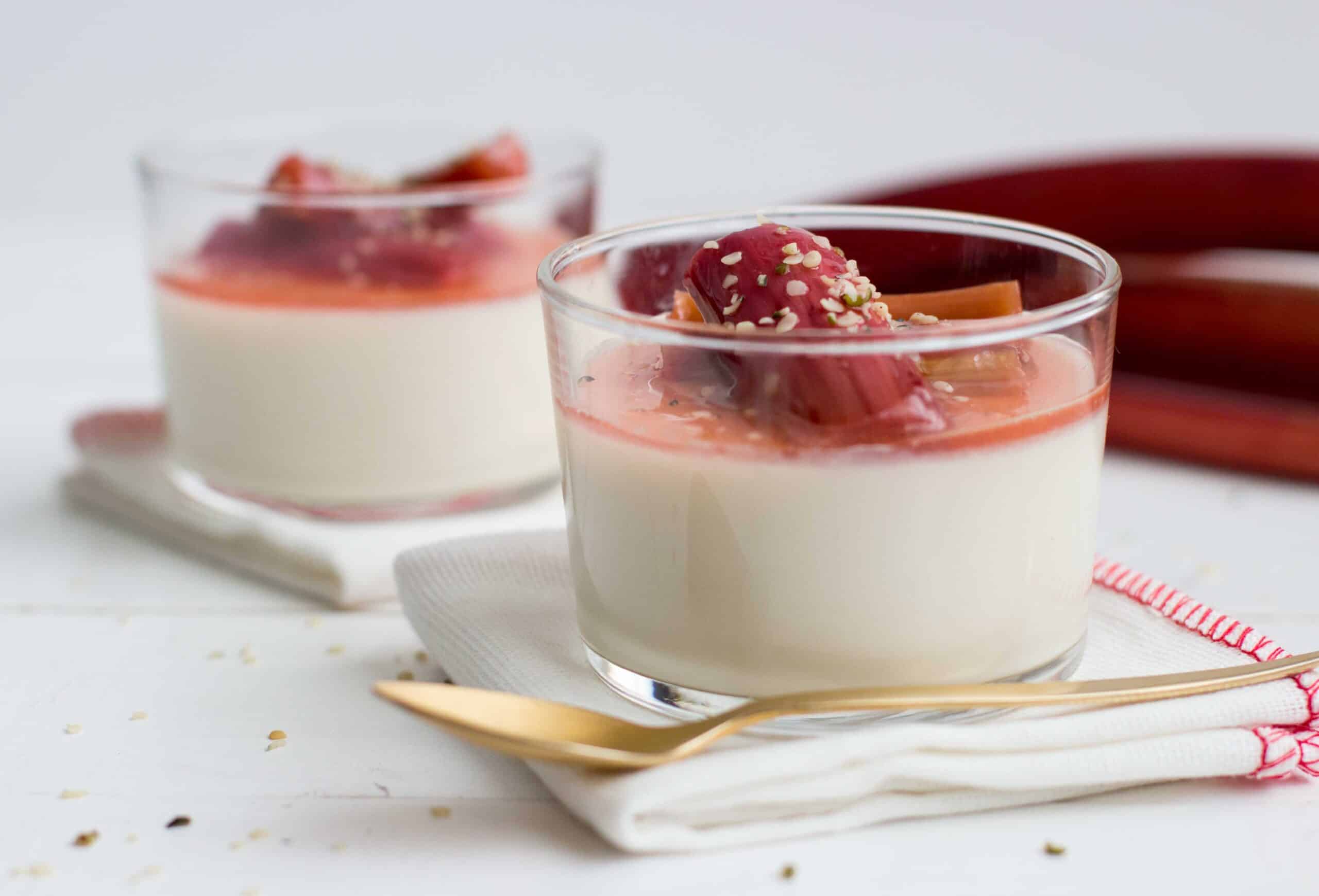 rabarber panna cotta