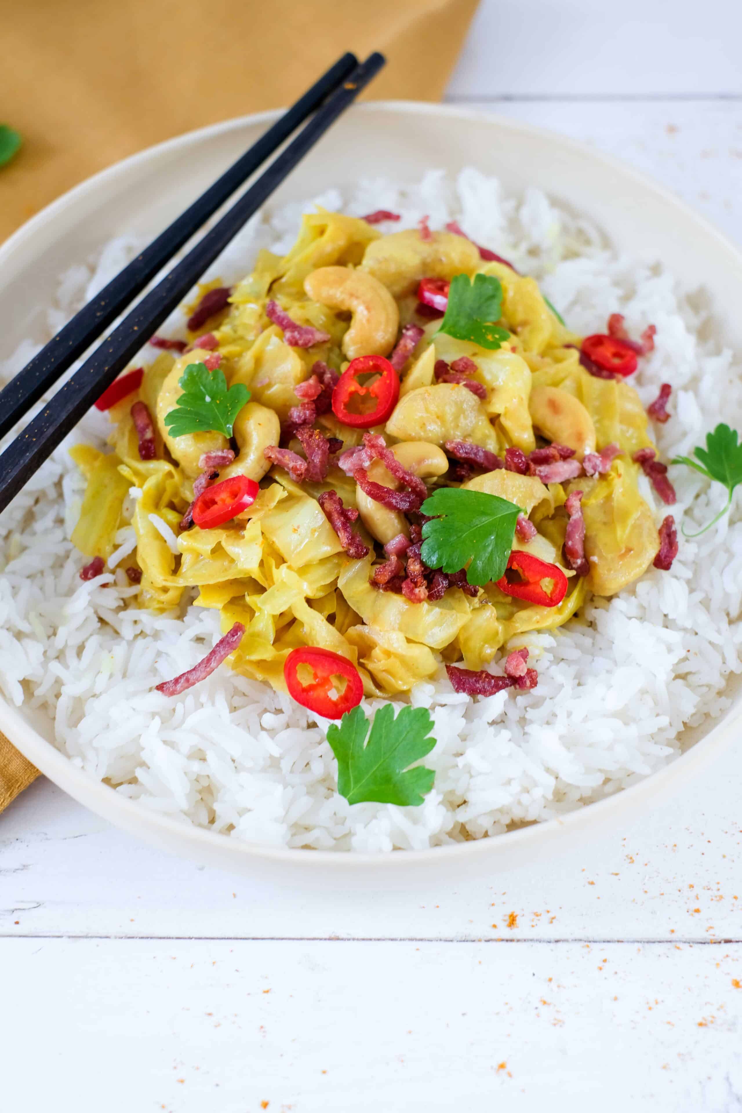 curry met spitskool