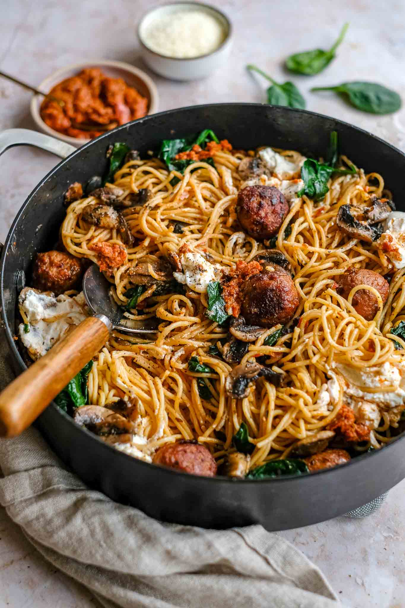 pasta met rode pesto