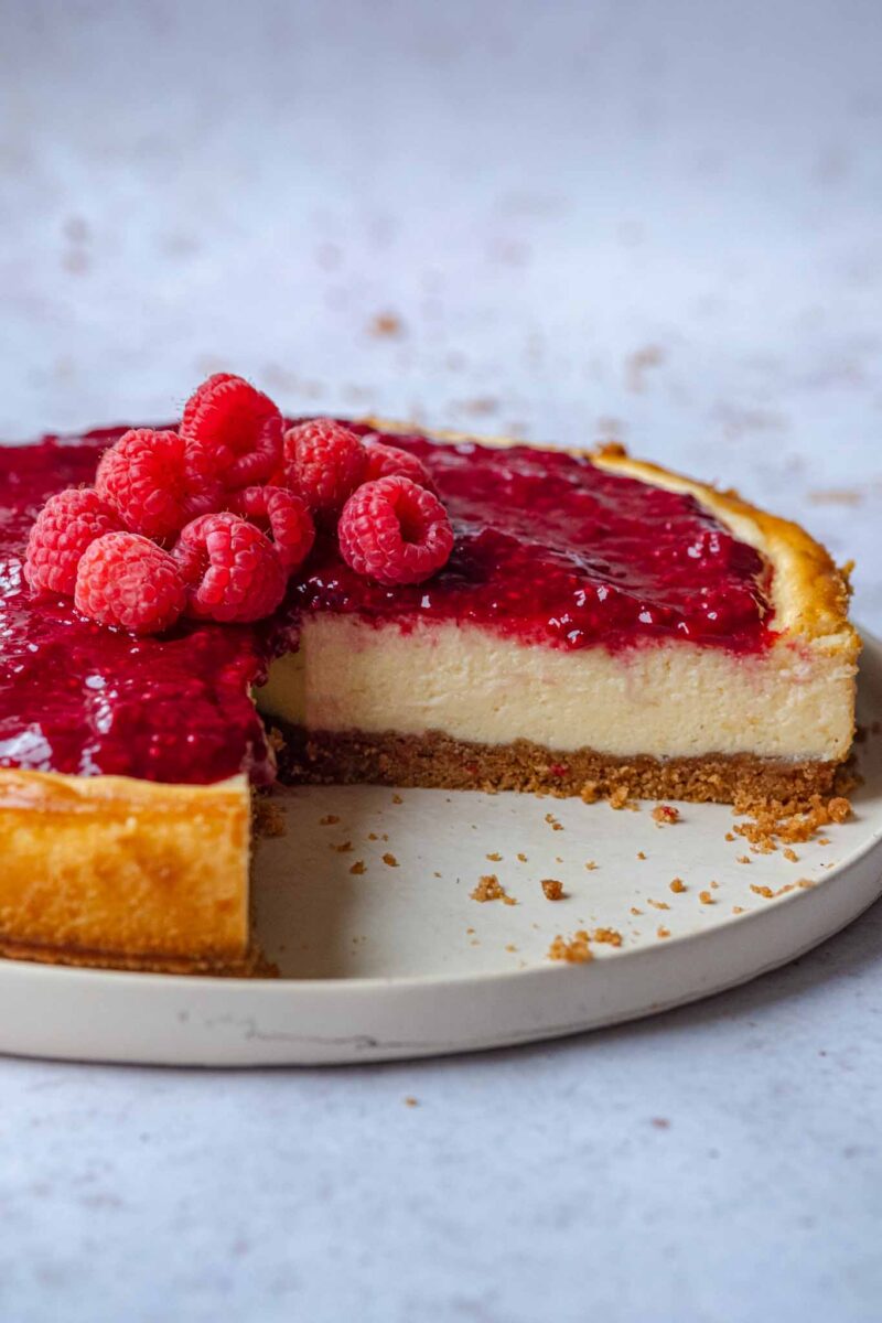 white chocolate cheesecake with raspberry coulis